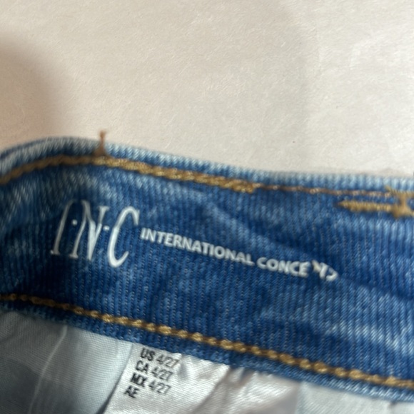 INC INTERNATIONAL CONCEPT DENIM CUT OFF HIGH RISE SHORTS IN SIZE 4/27 - Picture 4 of 5